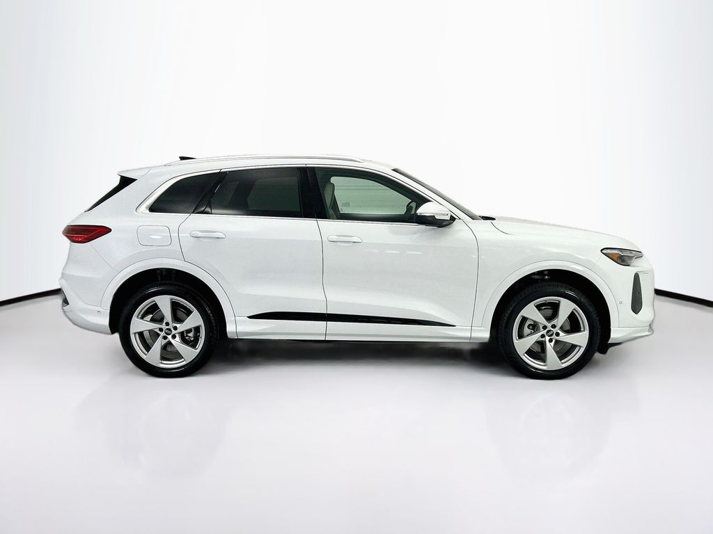 Thumbnail: 2026 Audi Q5 - 4