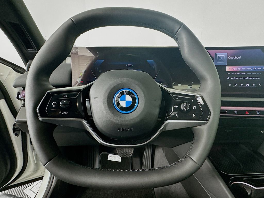 2025 BMW i5 eDrive40 10