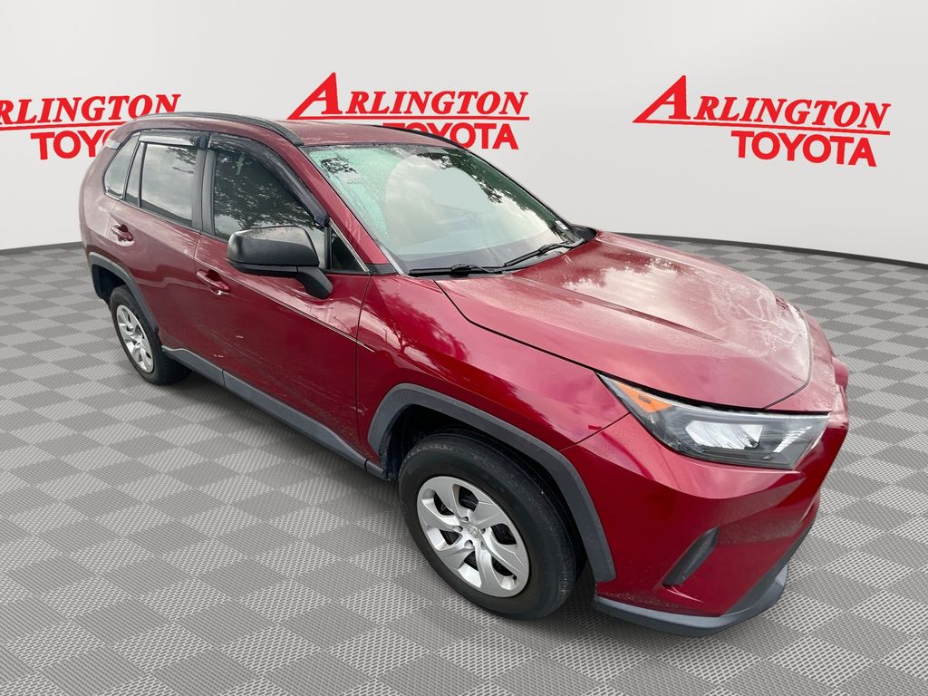 2019 Toyota RAV4 LE's photo