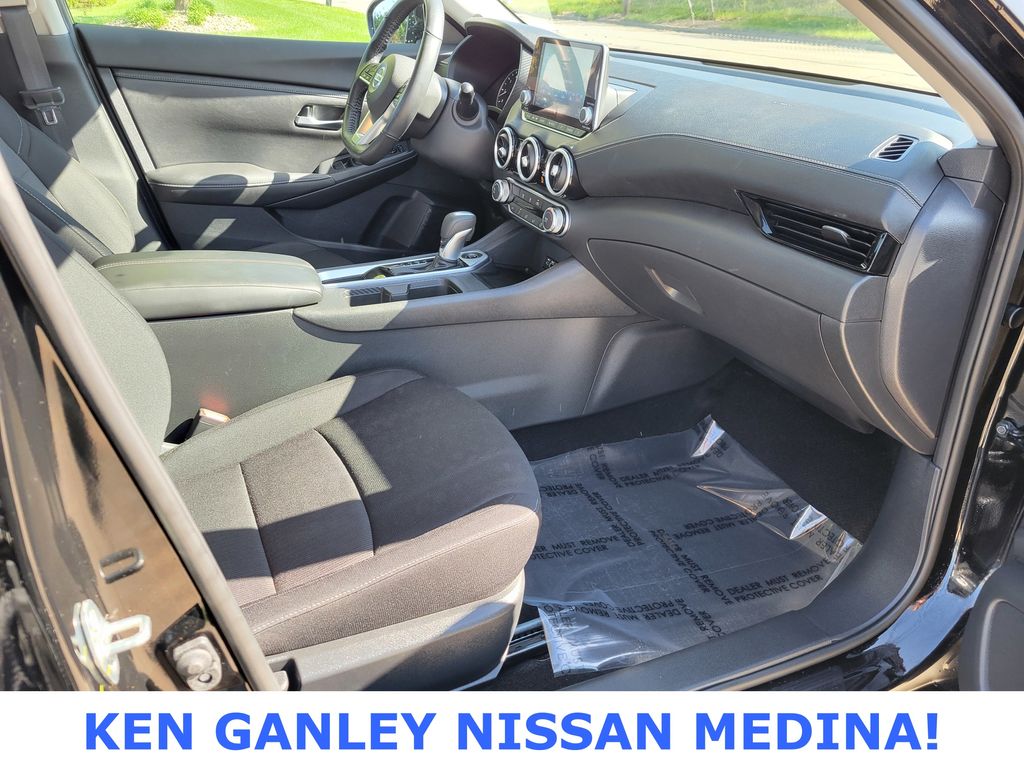 2023 Nissan Sentra SV photo