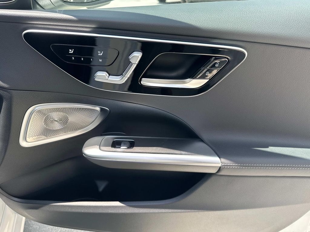 Thumbnail: 2025 Mercedes-Benz C-Class - 26