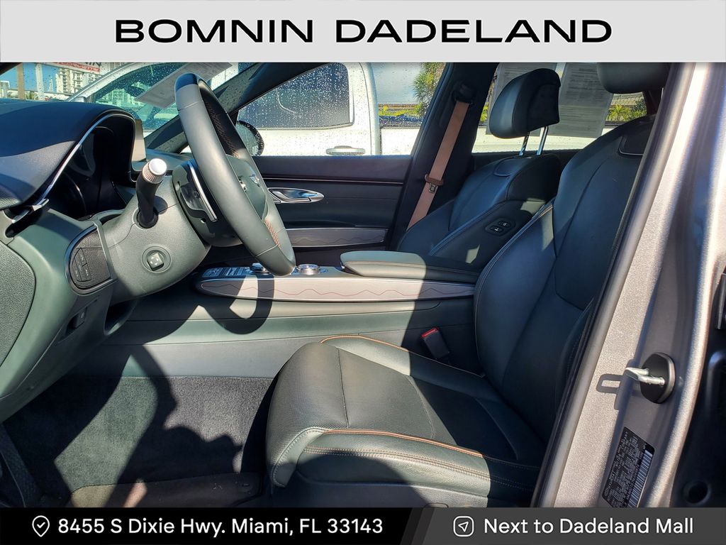 2022 Genesis GV70 2.5T Advanced photo