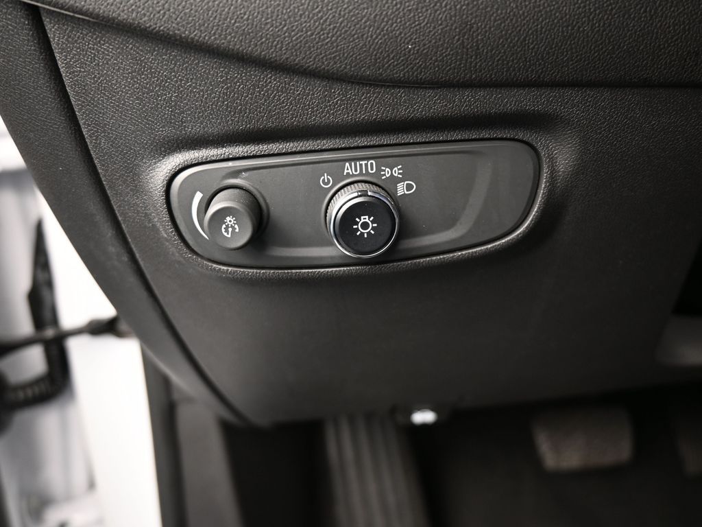 Used 2023 Iridescent Pearl Tricoat Chevrolet RS image 33