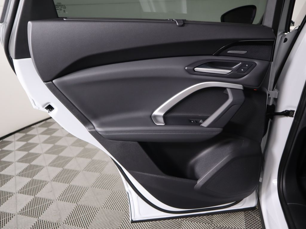 Thumbnail: 2025 Audi Q5 - 28