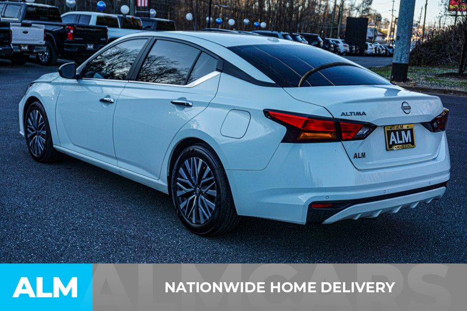 Used 2025 White Nissan 2.5 SV image 5