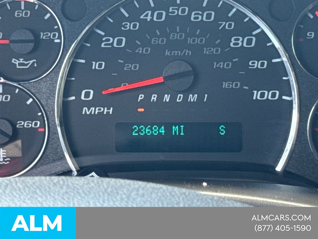 Used 2025 White Chevrolet LT image 27