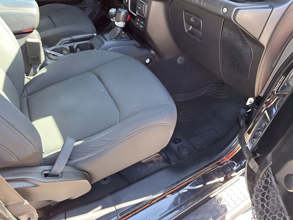 Used 2021 Black Jeep Unlimited Sport image 16