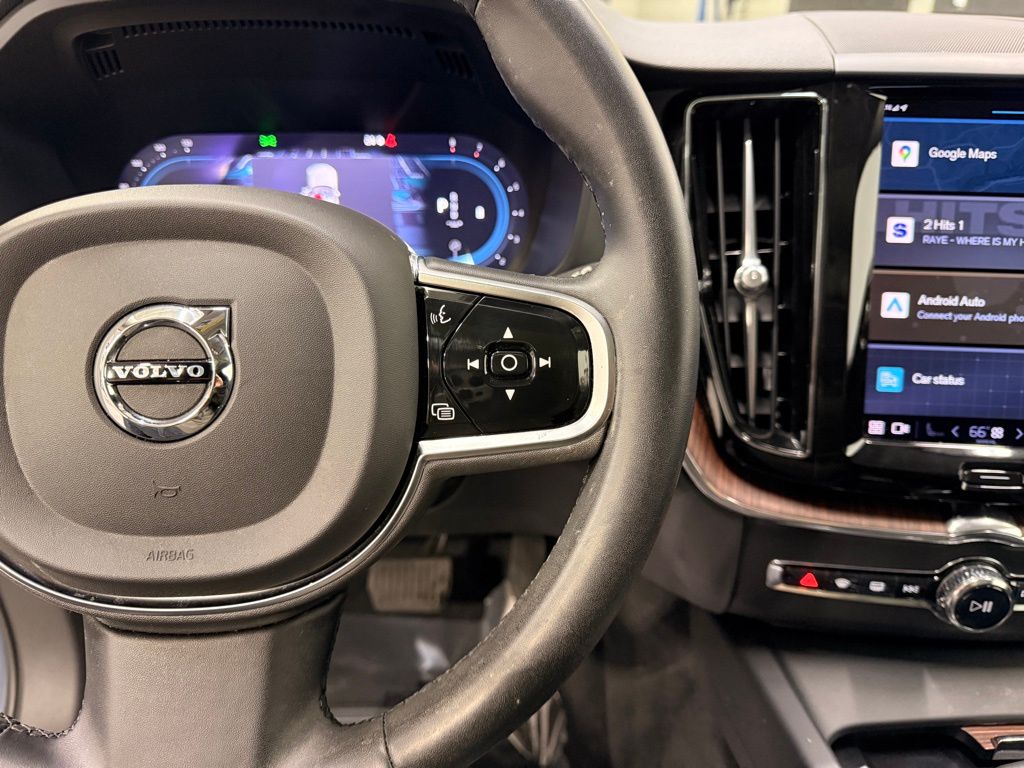 Thumbnail: 2023 Volvo XC60 - 14