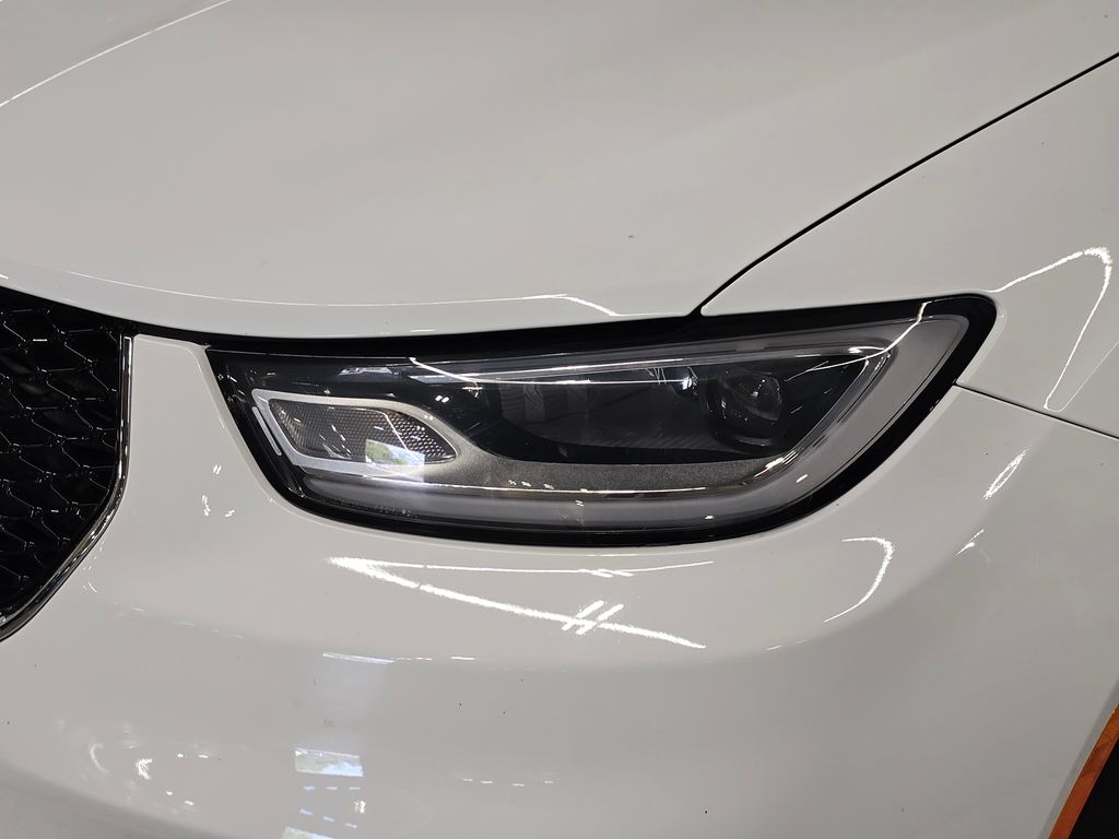 Used 2023 White Chrysler Limited image 14