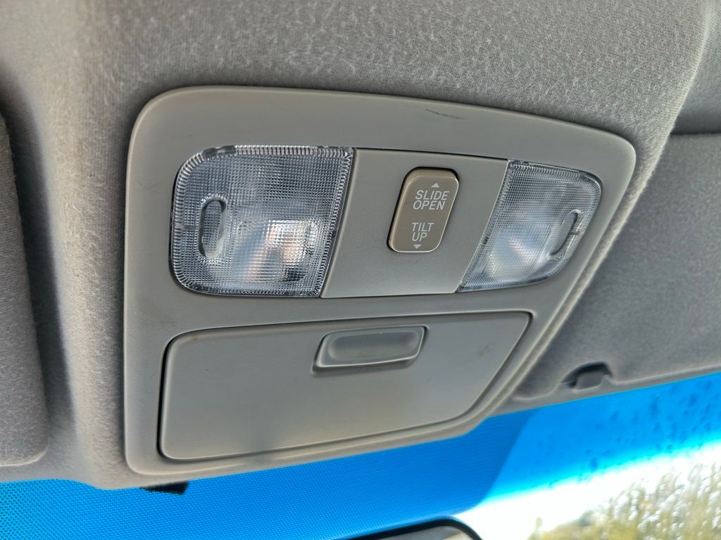 Thumbnail: 2005 Toyota Camry - 24