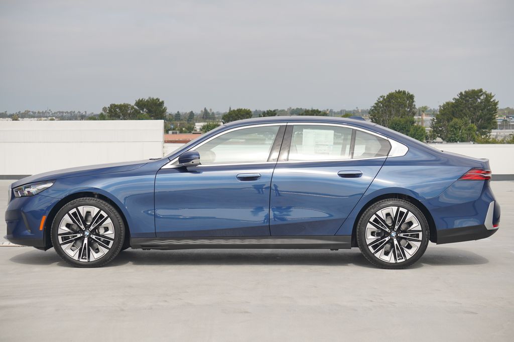 Thumbnail: 2025 BMW 5 Series - 4