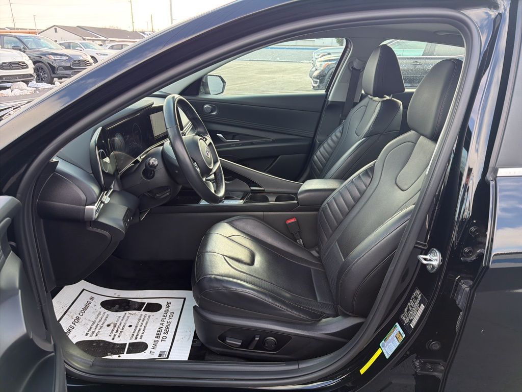 Thumbnail: 2023 Hyundai Elantra - 18