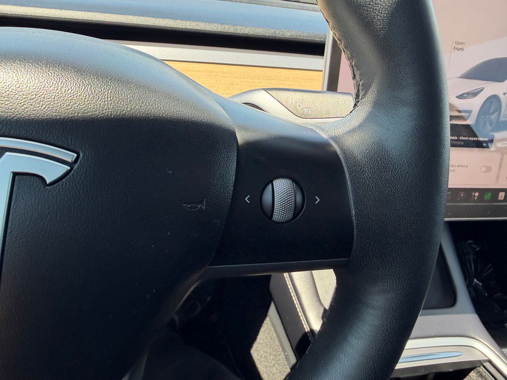 Thumbnail: 2022 Tesla Model 3 - 20