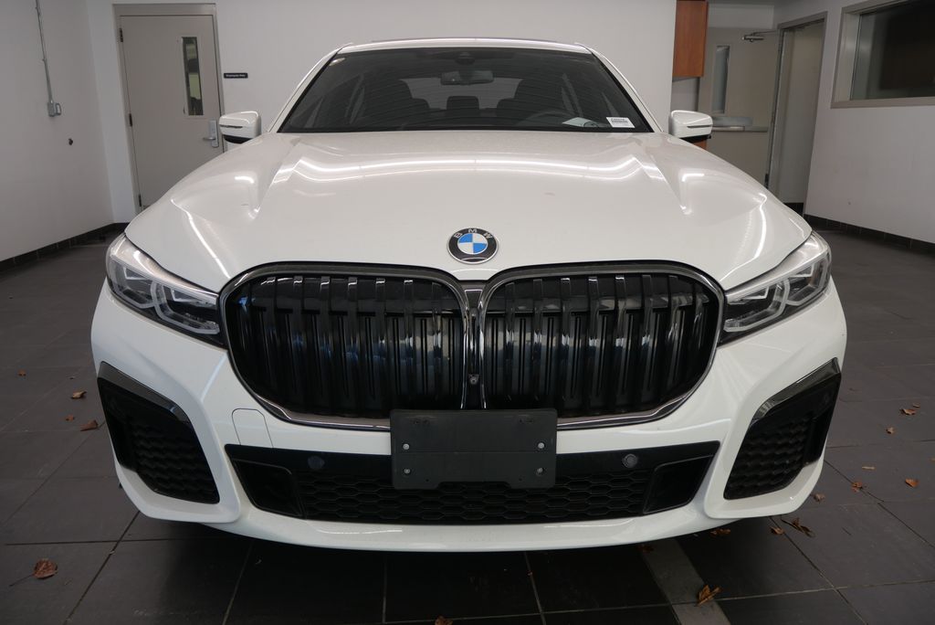 2022 BMW 7 Series 740i 9