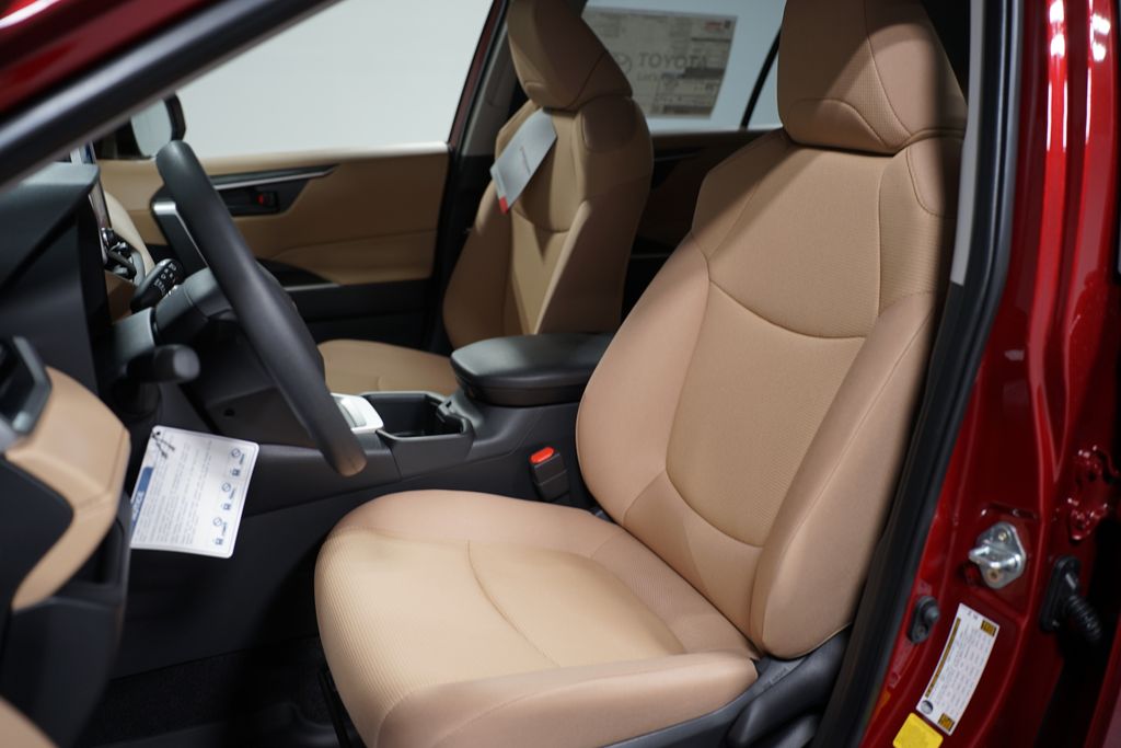 2025 Toyota RAV4 LE 25