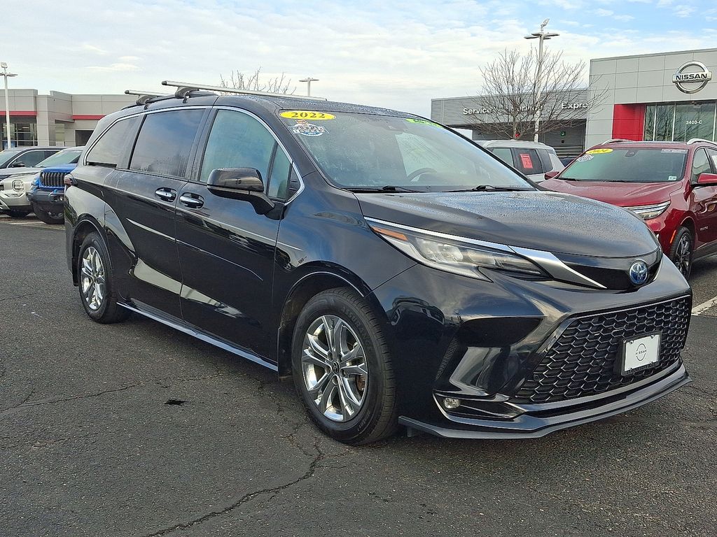 Thumbnail: 2022 Toyota Sienna - 3
