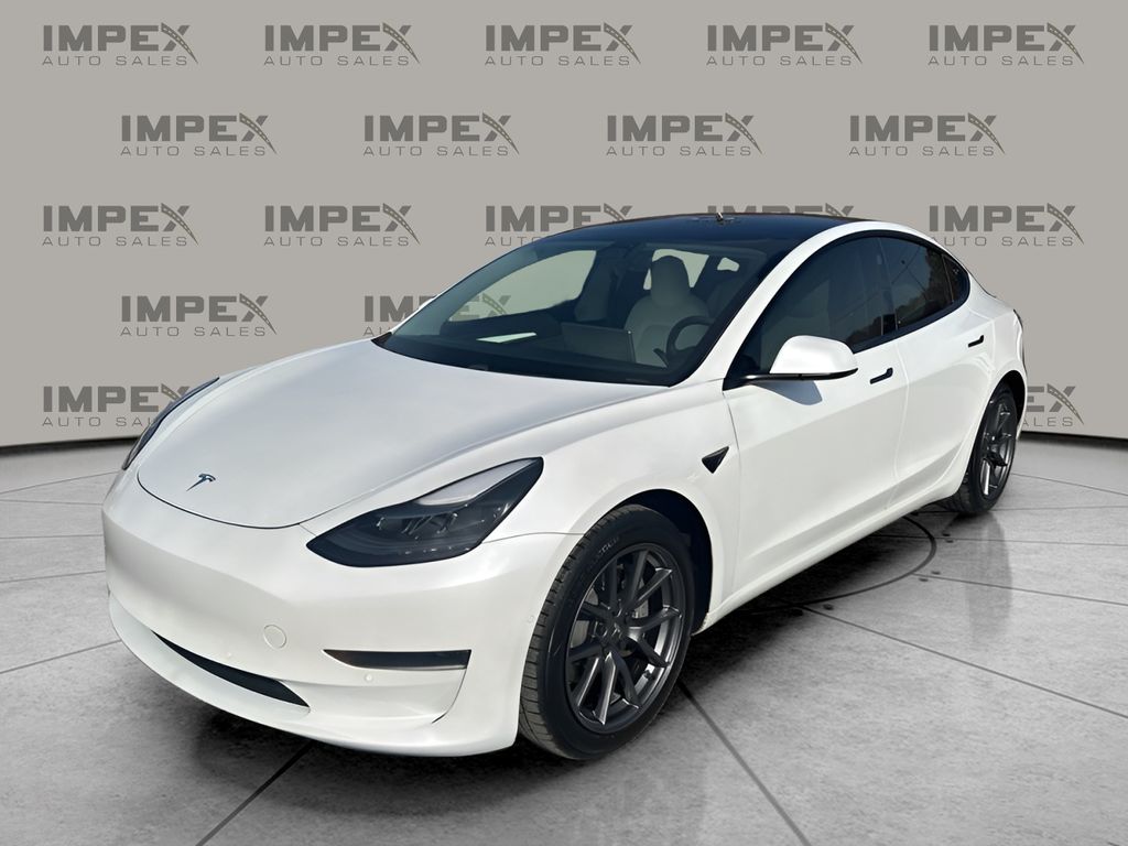 2021 Tesla Model 3 Standard Range Plus's photo