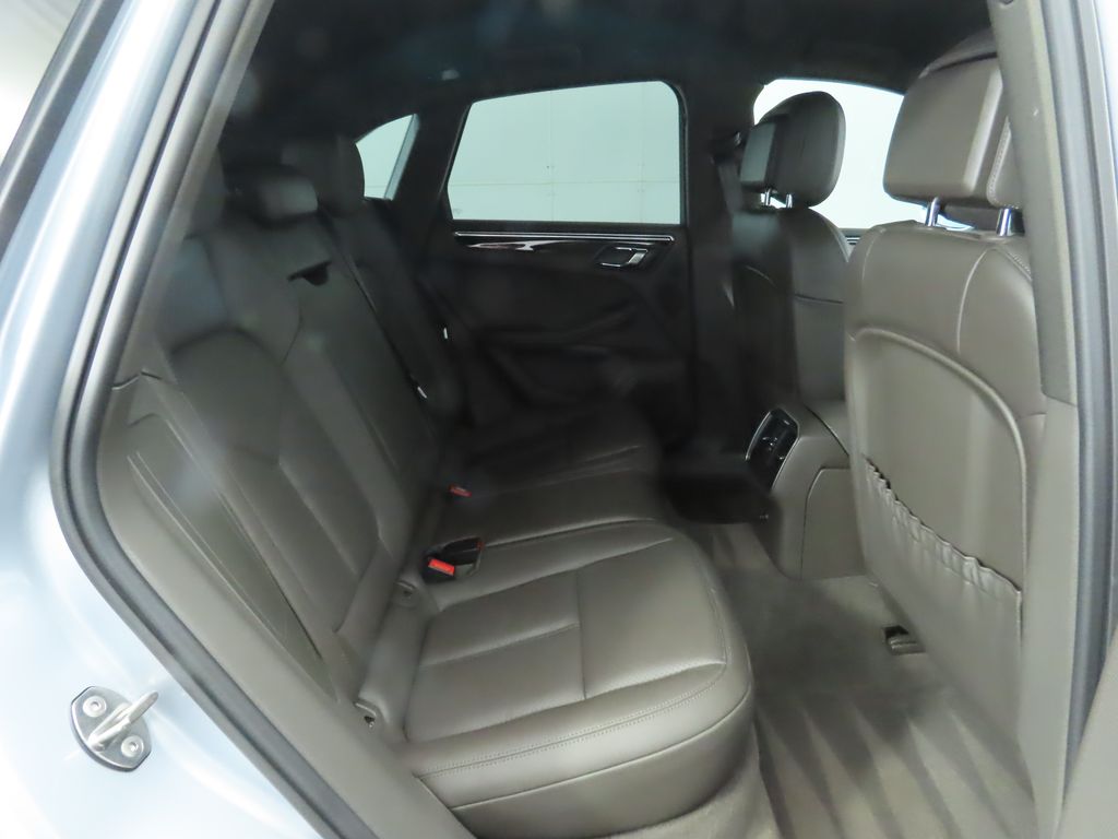 Thumbnail: 2015 Porsche Macan - 25