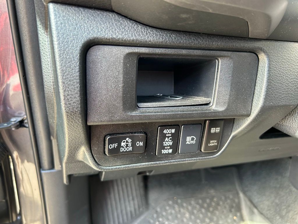 Thumbnail: 2019 Toyota Tacoma - 17