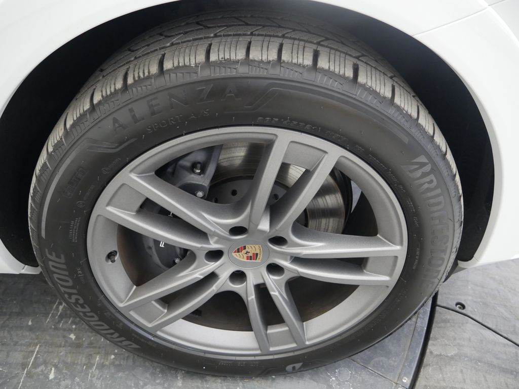 Thumbnail: 2026 Porsche Cayenne - 16