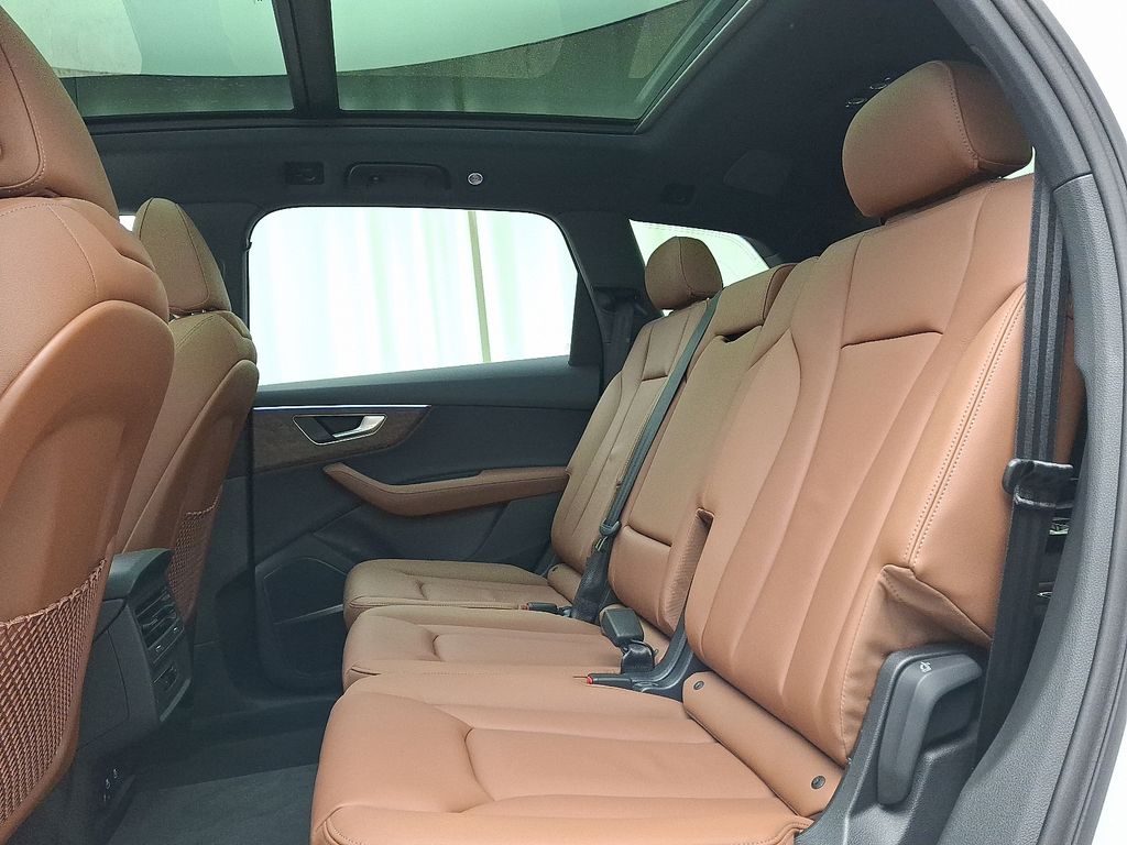 Thumbnail: 2026 Audi Q7 - 6