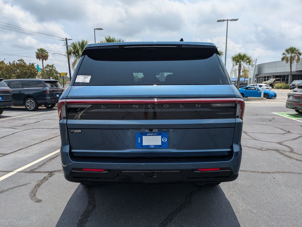 2027 Lincoln Navigator Reserve