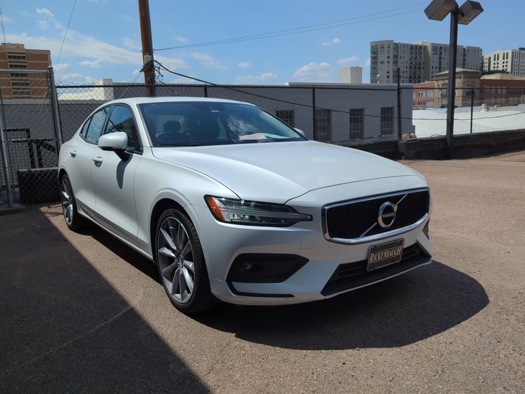 2021 Volvo S60 T6 Momentum AWD