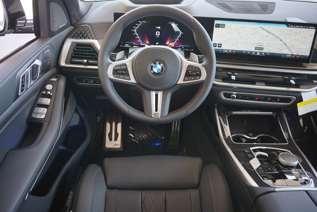 2025 BMW X7 M60i 15