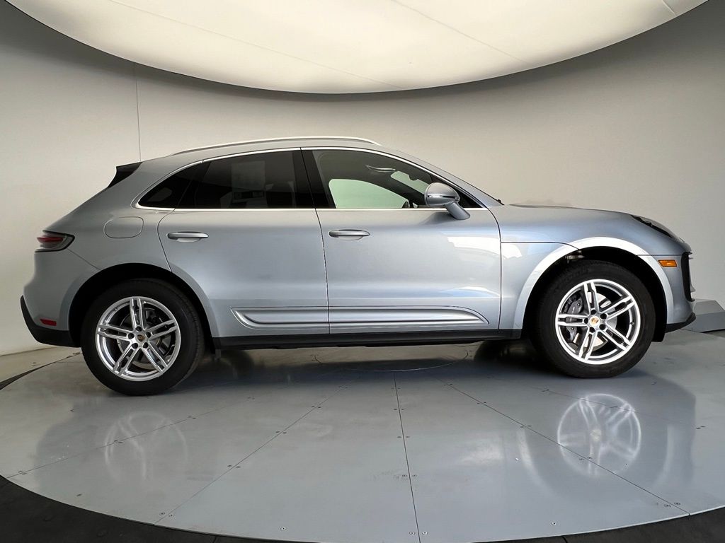 Thumbnail: 2022 Porsche Macan - 23