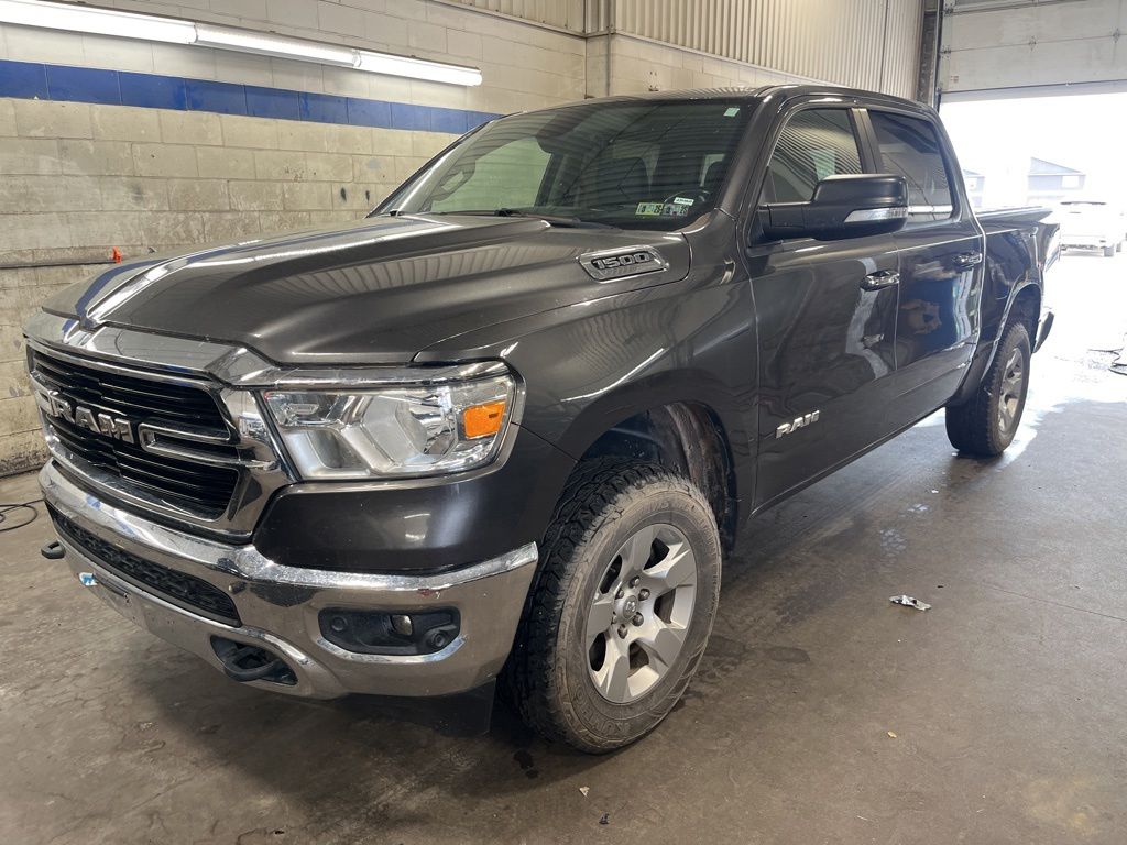 2020 RAM 1500 Big Horn/Lone Star 4x4 Crew Cab 5'7's photo