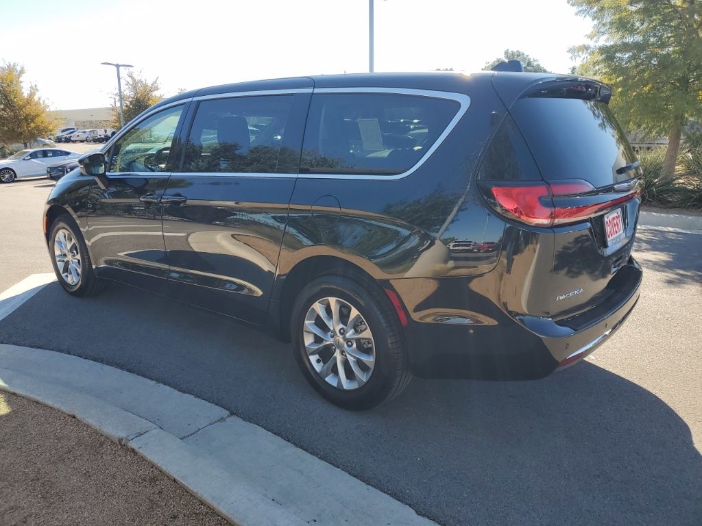 Used Car 2023 Chrysler Pacifica  Touring L For Sale Under $40,000 In Austin, Texas