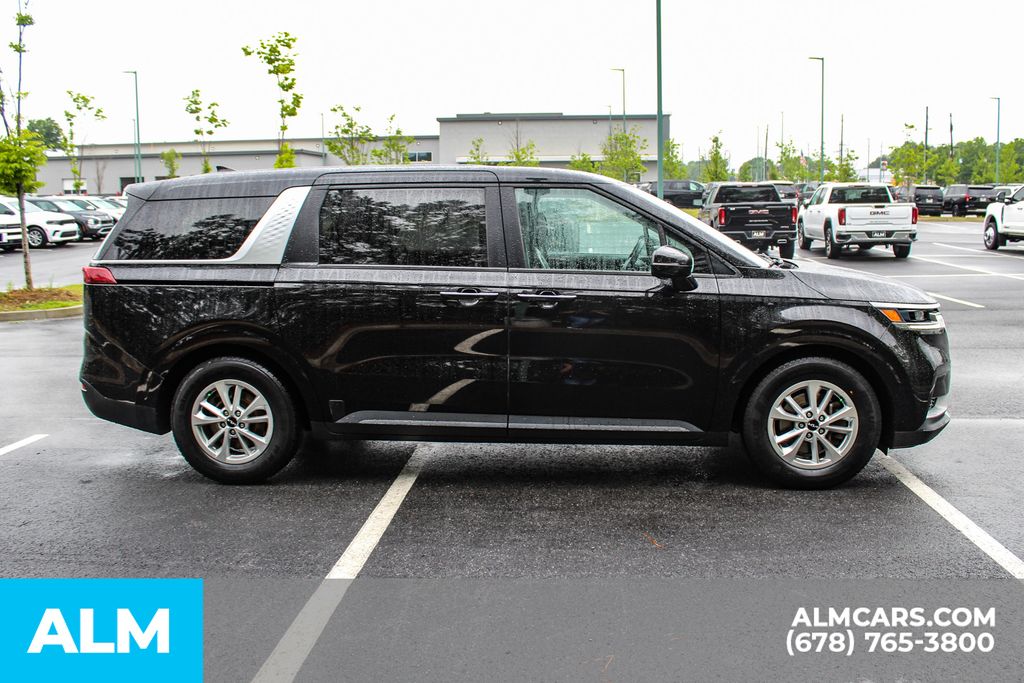 Used 2022 Black Kia LXS image 9