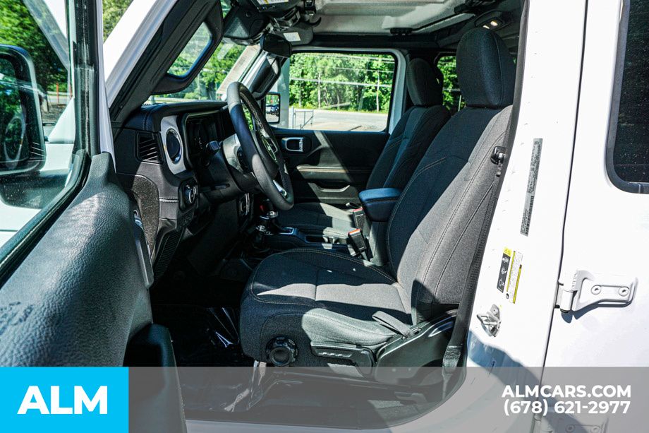 Used 2025 White Jeep Sahara image 19