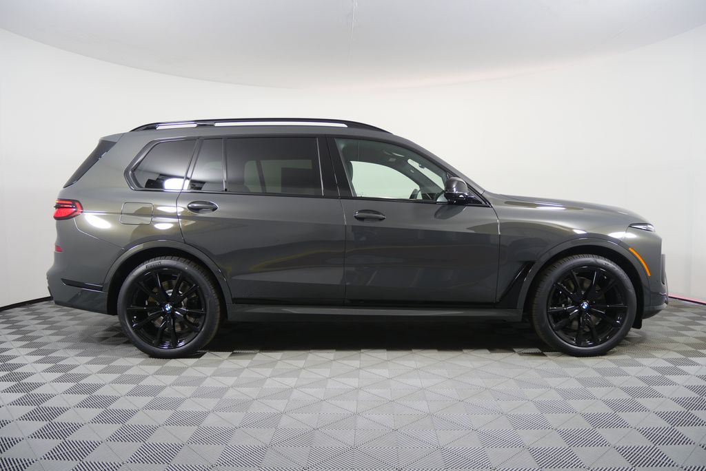 Thumbnail: 2027 BMW X7 - 2