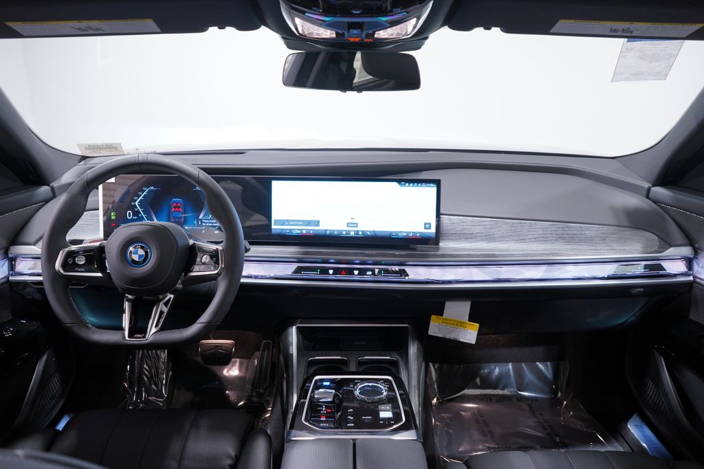 2025 BMW i7 eDrive50 10