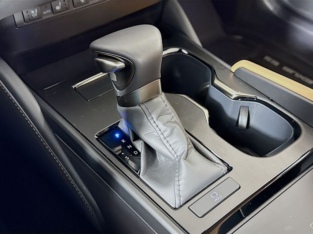 Thumbnail: 2025 Lexus ES - 17