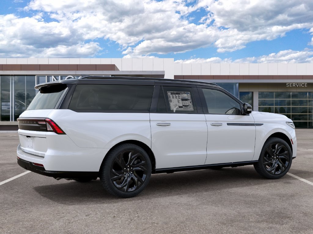 Thumbnail: 2027 Lincoln Navigator L - 6