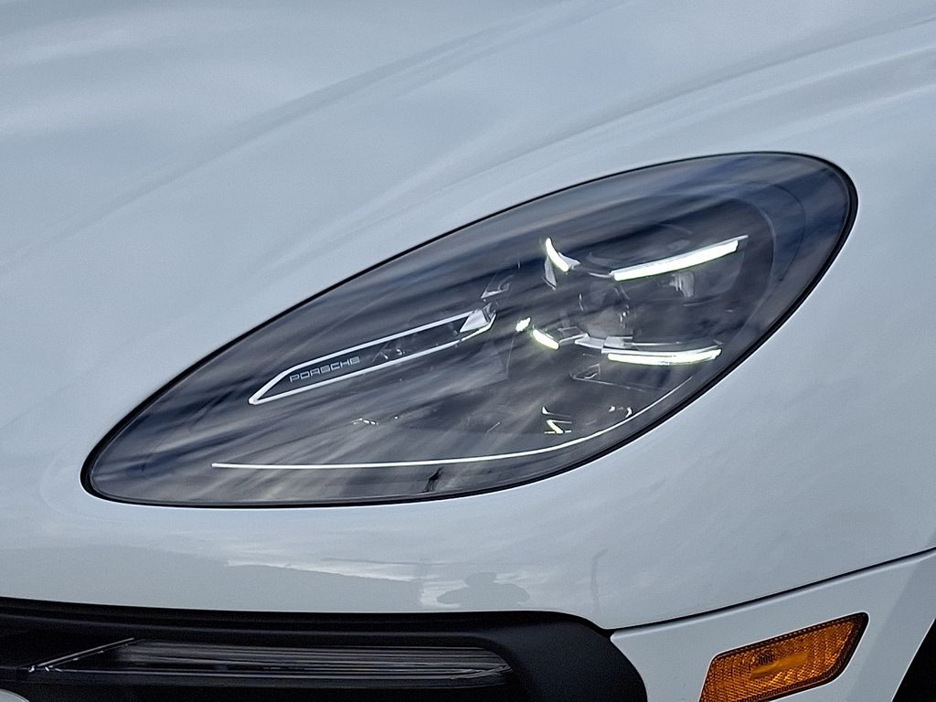 Thumbnail: 2026 Porsche Macan - 12