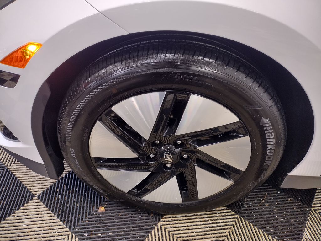 2025 Hyundai IONIQ 6 SE