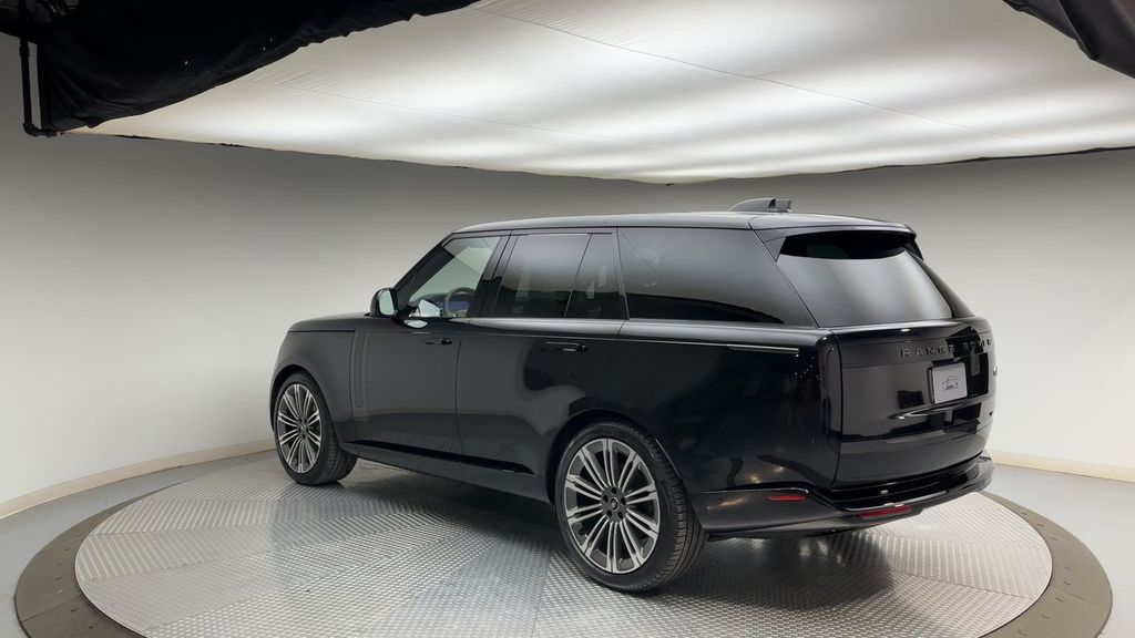 Thumbnail: 2023 Land Rover Range Rover - 4