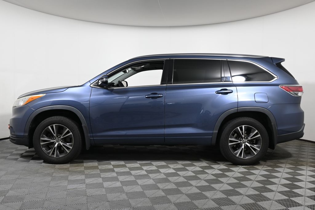 Thumbnail: 2016 Toyota Highlander - 2