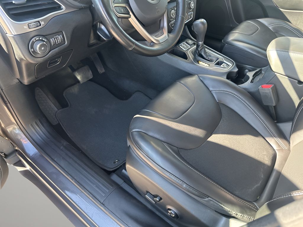 Used Car 2021 Jeep Cherokee  Latitude Plus For Sale Under $20,000 In Austin, Texas