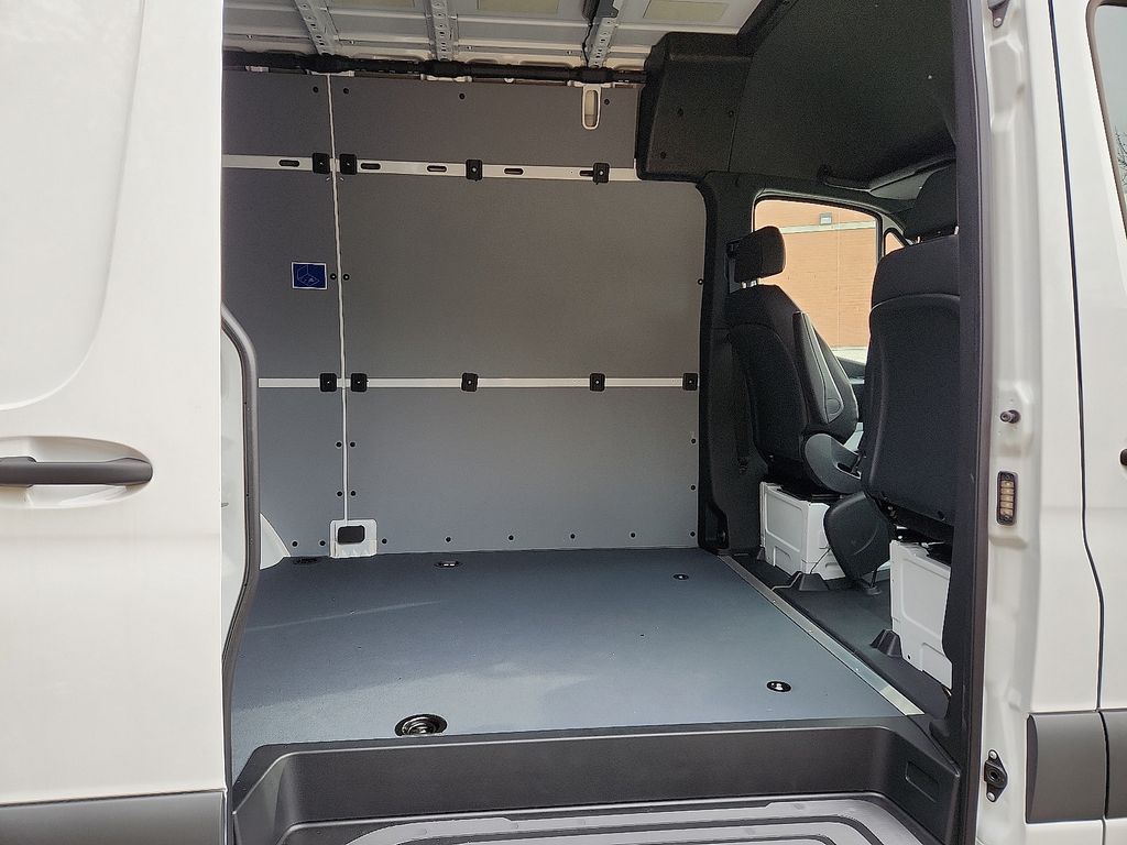 Thumbnail: 2025 Mercedes-Benz Sprinter - 6