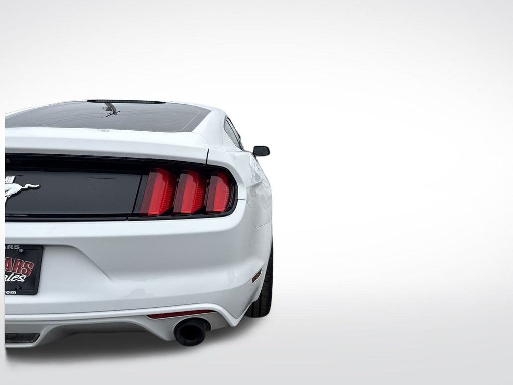 2017 Oxford White Ford Mustang V6 RWD Coupe
