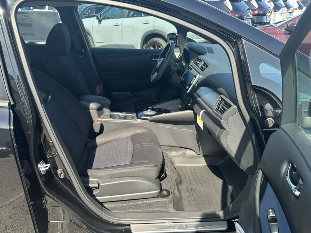 2025 Nissan Leaf SV Plus
