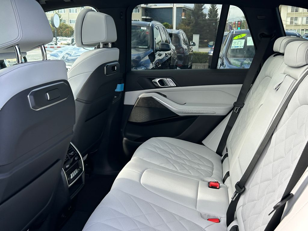 Thumbnail: 2026 BMW X5 - 30