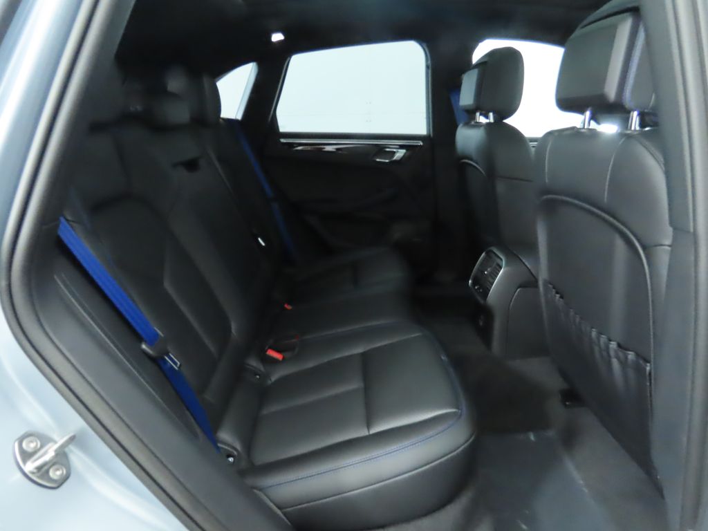 Thumbnail: 2025 Porsche Macan - 23