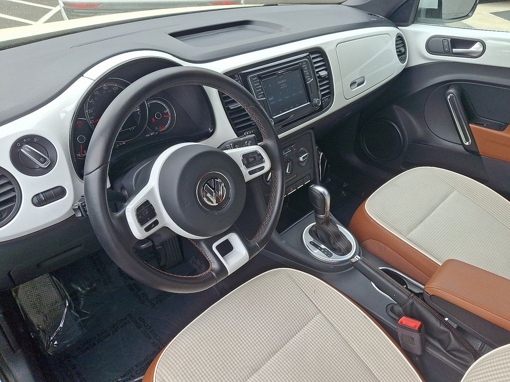 2017 Volkswagen Beetle S 11