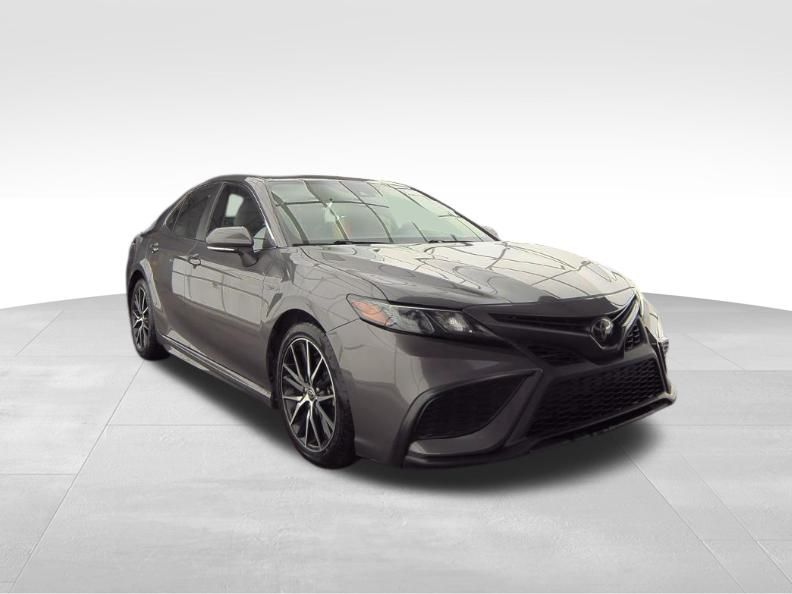 2022 Toyota Camry SE 2