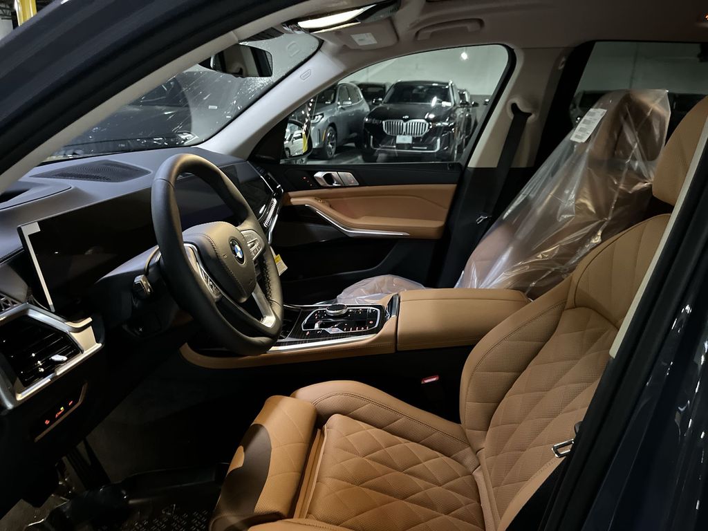 Thumbnail: 2026 BMW X7 - 11